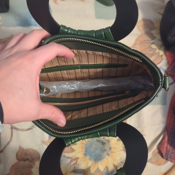 High Quality Well Crafted Green Flower Patterned Handbag With New Straps - Picture 7 of 9